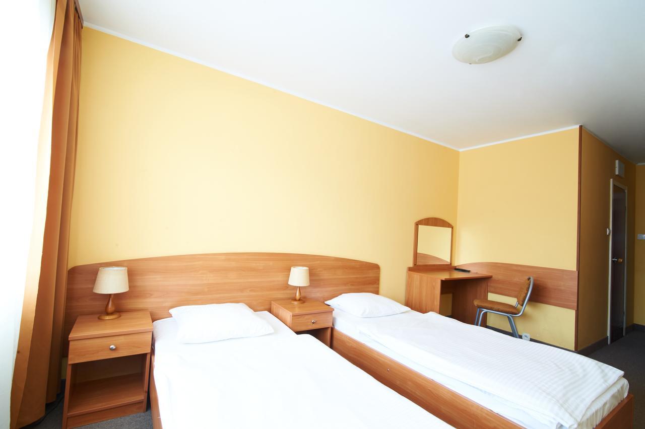 Obiekt Hotelarski Patron Warschau Zimmer foto